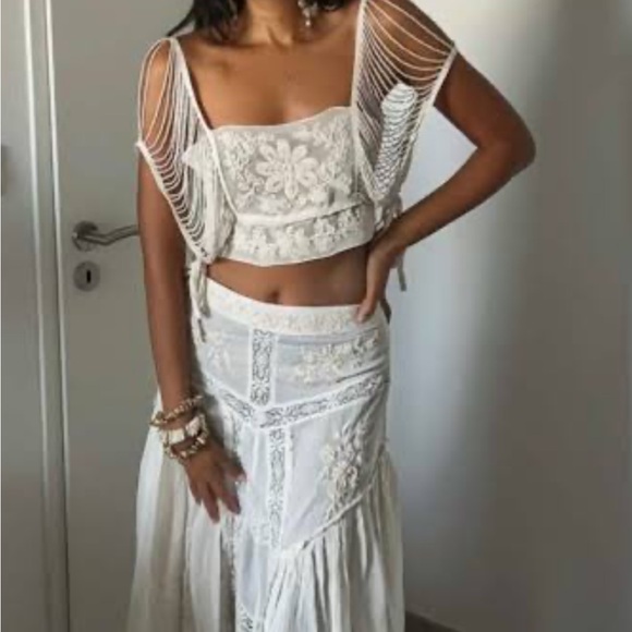 Zara White Embroidered Cropped Top with Beaded Sleeves - Picture 2 of 7
